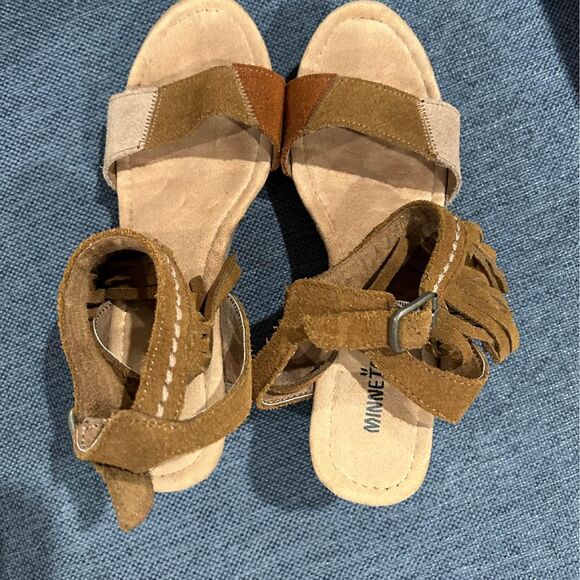 Minnetonka Poppy Wedge Sz. 8 normally $57! - Picture 2 of 5